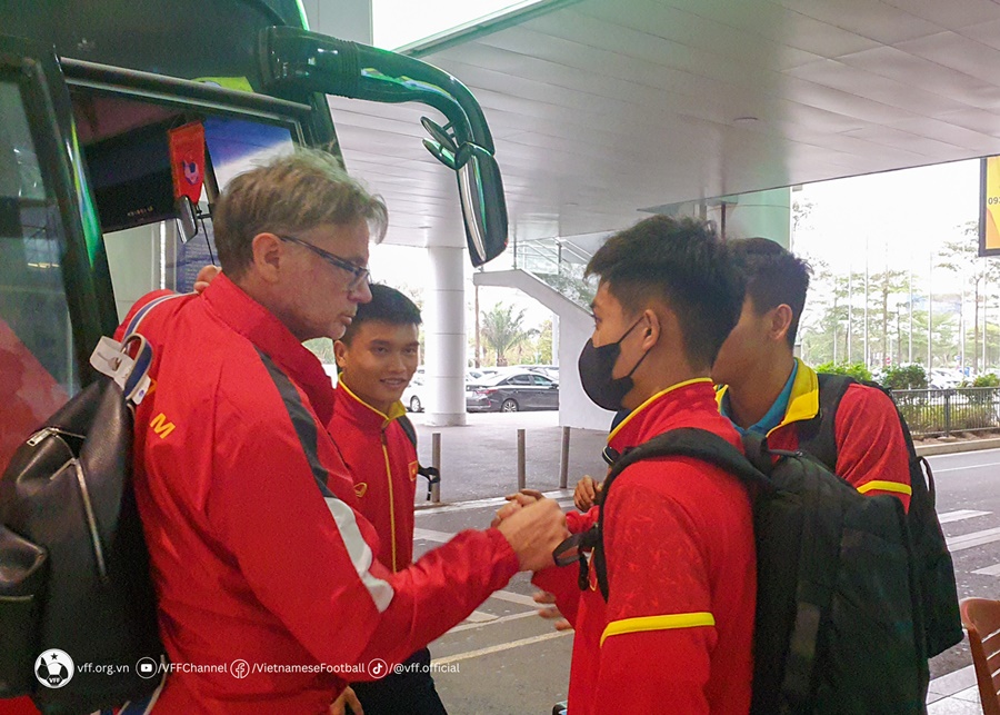 U23 Việt Nam về nước, HLV Troussier chia tay học trò U23 Việt Nam về nước, HLV Troussier chia tay học trò