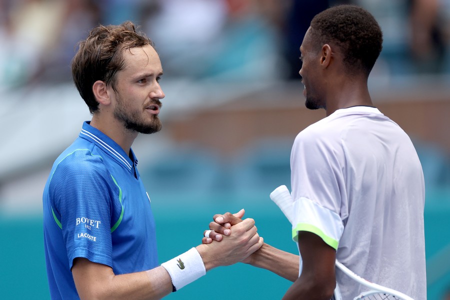 Kết quả tennis Miami Open ngày 31/3: Medvedev hoá giải Eubanks