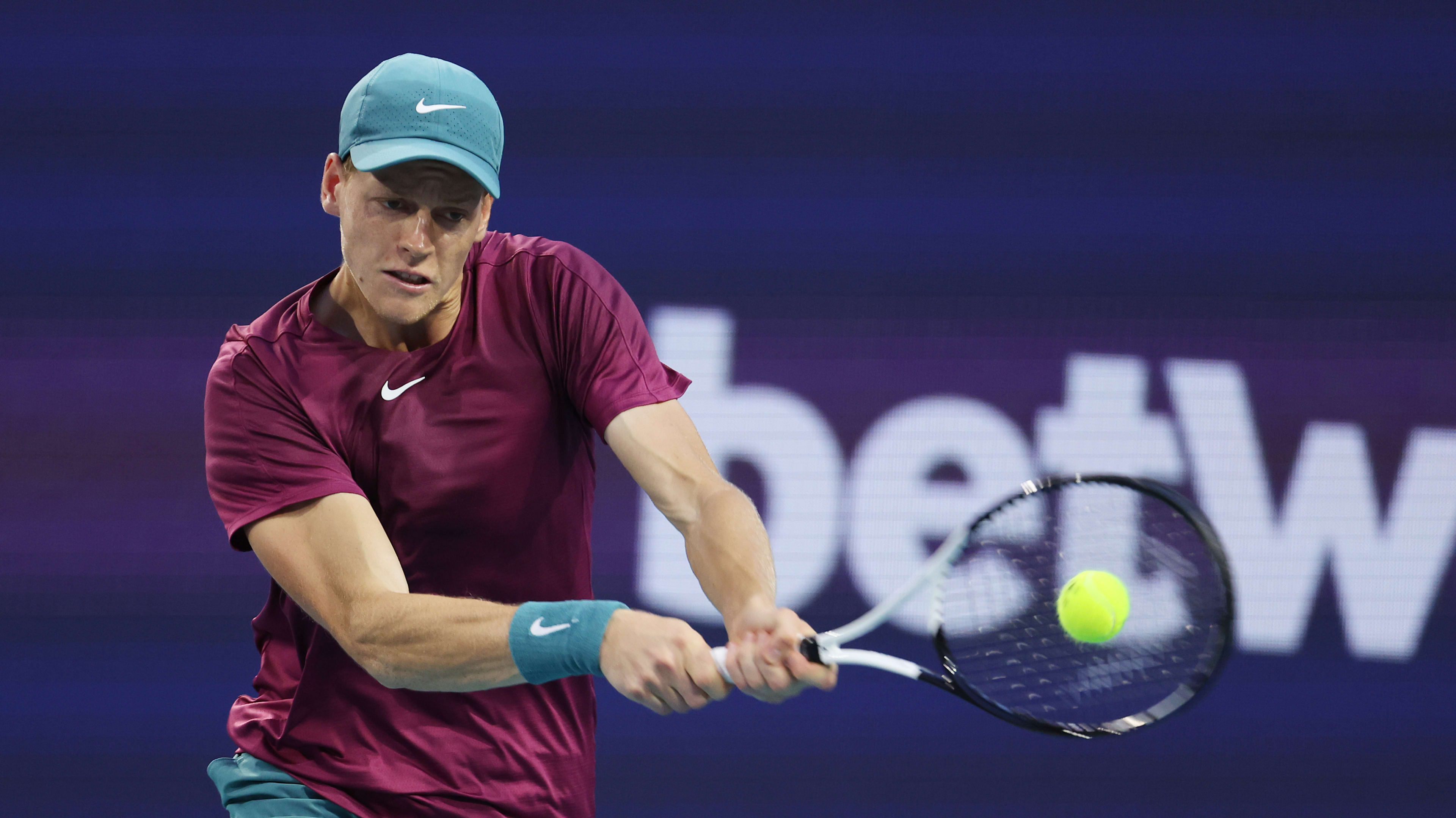 Tennis bán kết Miami Open 2023: Sinner gây sốc ngược dòng trước số 1 thế giới Alcaraz