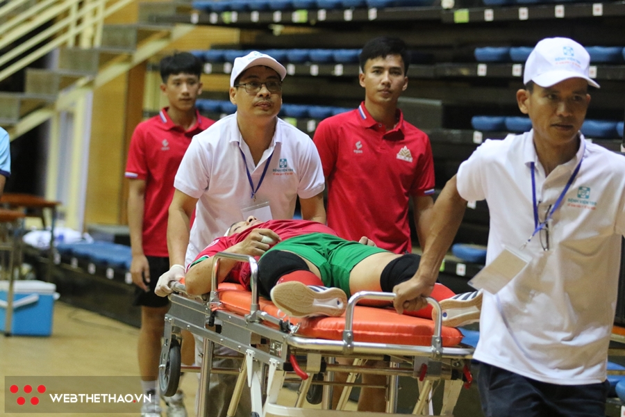 Thủ môn Cao Bằng chấn thương nặng ở vùng đầu tại giải futsal VĐQG 2023