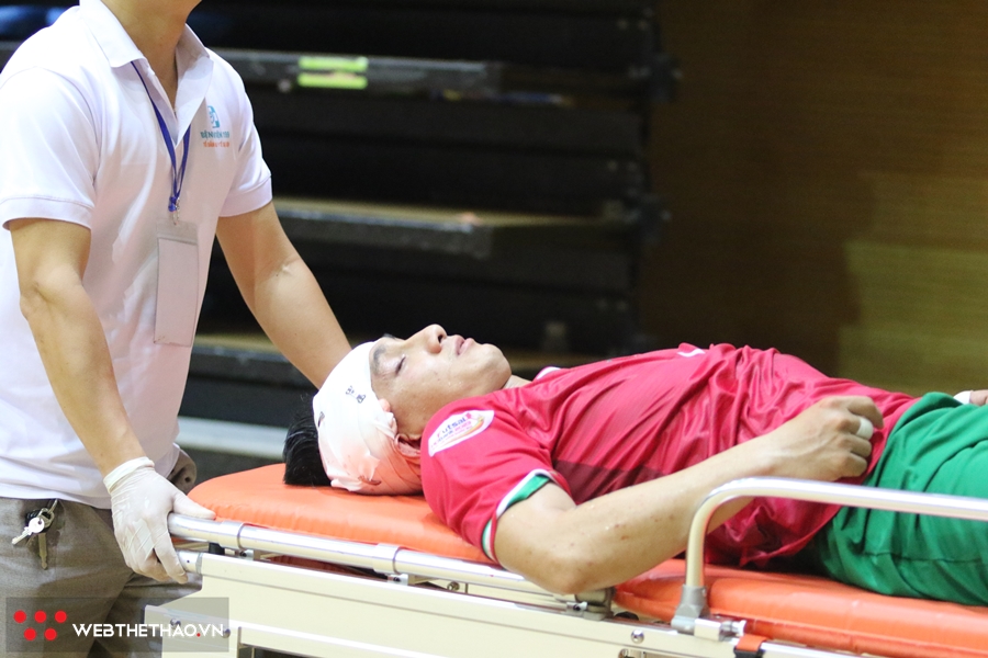 Thủ môn futsal Cao Bằng bị chấn thương nặng ở đầu giờ ra sao?