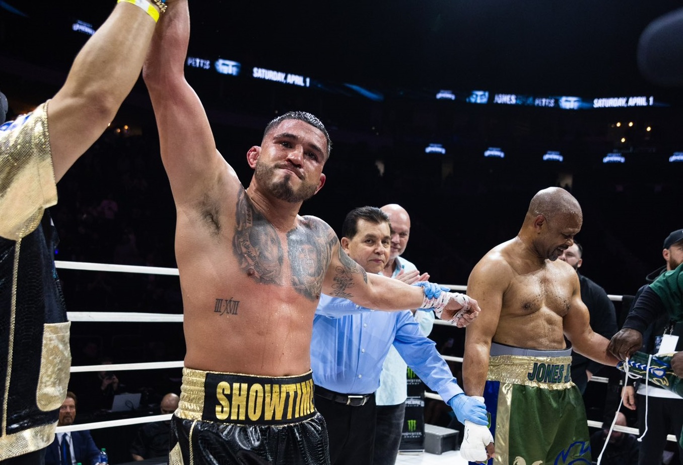 Anthony Pettis chưa từ bỏ MMA khi đánh bại huyền thoại Boxing Roy Jones Jr