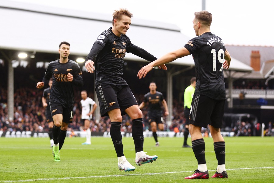Đội hình ra sân Liverpool vs Arsenal: Trossard đóng vai siêu dự bị