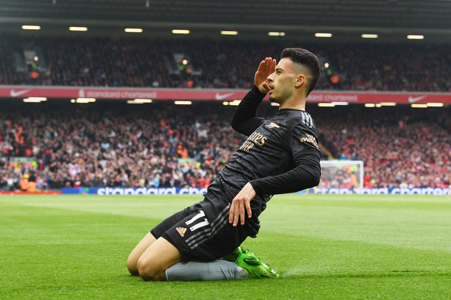 Van Dijk vô tình kiến tạo khiến Liverpool suýt thua Arsenal