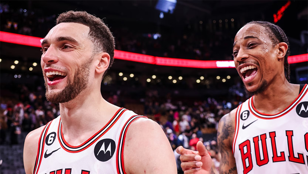 Zach LaVine c&ugrave;ng Chicago Bulls ho&agrave;n tất m&agrave;n ngược d&ograve;ng kh&ocirc;ng tưởng trước Toronto Raptors