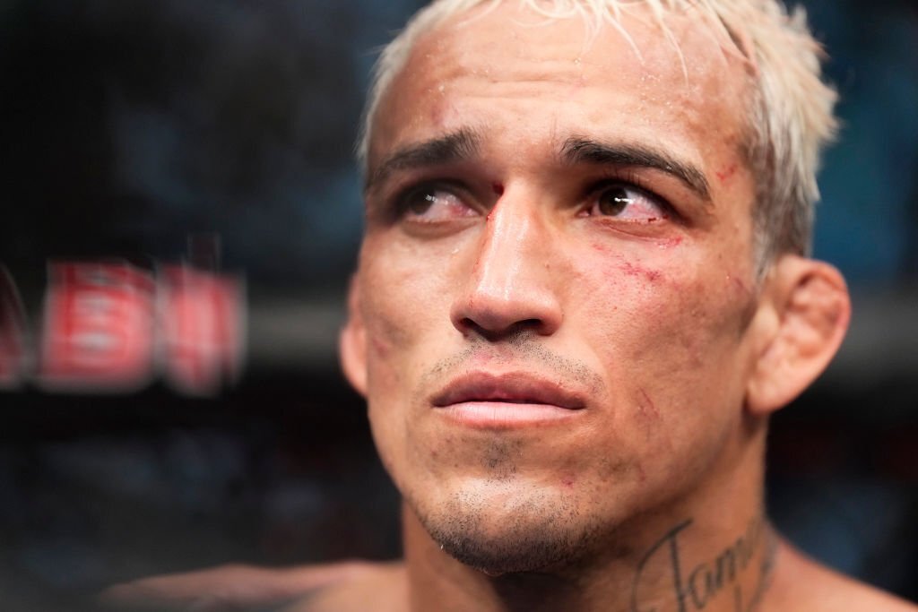 Charles Oliveira rút lui khỏi UFC 288 vì chấn thương, Beneil Dariush lại phải chờ