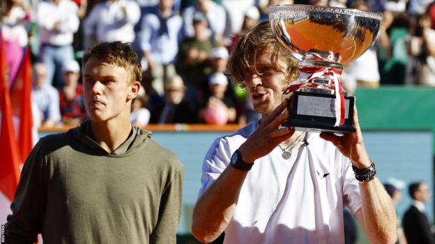Andrey Rublev ngược dòng kịch tính trước Holger Rune, vô địch Monte Carlo 2023