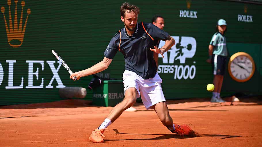 Top VĐV tennis giành nhiều tiền thưởng nhất: Daniil Medvedev vượt 30 triệu đô-la vẫn kém xa Djokovic