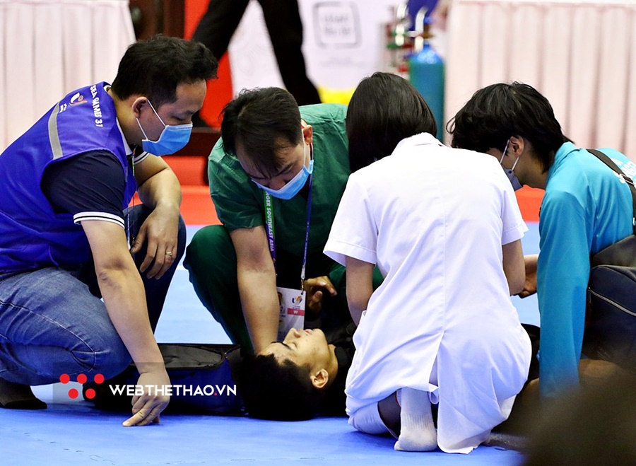 Nỗi niềm 31 bác sĩ “cõng” 702 tuyển thủ Việt Nam ở SEA Games 32