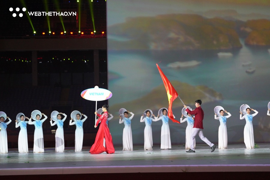 Siêu kình ngư Huy Hoàng được chọn cầm cờ ở khai mạc SEA Games 32