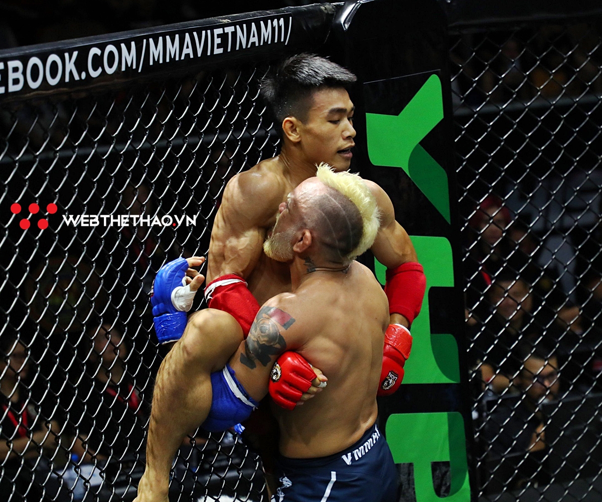Mổ băng chấm điểm lại trận Trần Ngọc Lượng - Robson Oliveira ở LION Championship 05?