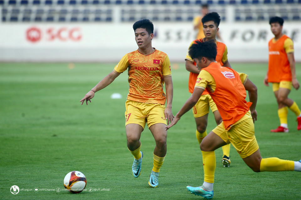 SEA Games 32: HLV Troussier loại 7 cầu thủ U22 Việt Nam, 4 sao trẻ vẫn trong vùng nguy hiểm