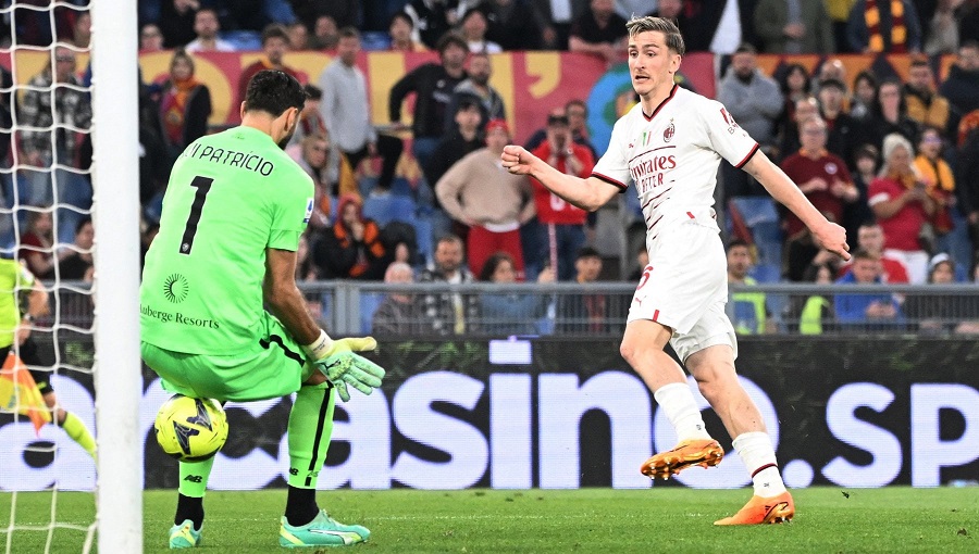 Milan và Roma tạo cái kết điên rồ trong 4 phút bù giờ Milan và Roma tạo cái kết điên rồ trong 4 phút bù giờ