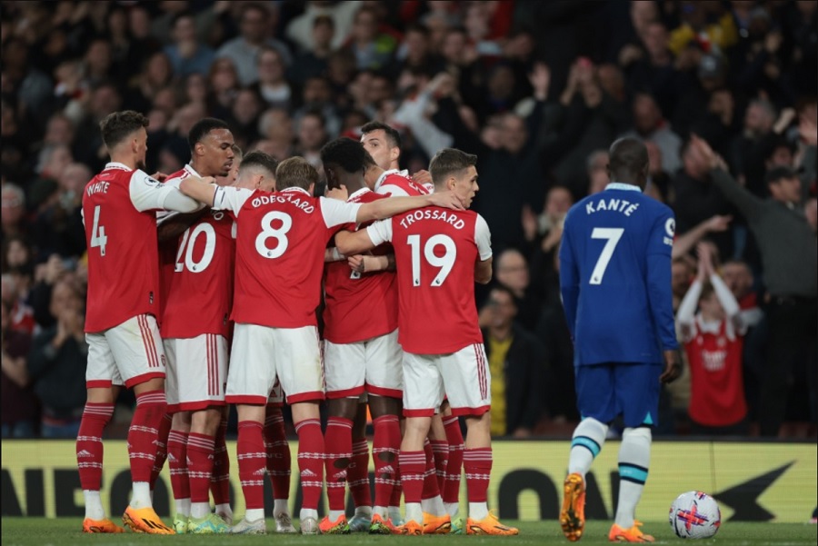 Arsenal đòi lại ngôi đầu bảng sau 30 phút huỷ diệt Chelsea