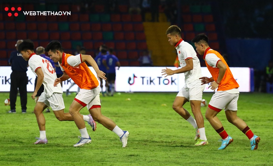 Đ&ocirc;̣i hình ra s&acirc;n U22 Vi&ecirc;̣t Nam vs U22 Singapore: Quốc Việt dự bị