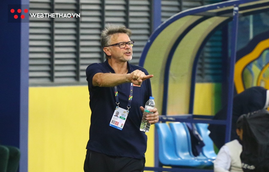 HLV Troussier tiếc v&igrave; kh&ocirc;ng thắng đậm U22 Singapore, &ldquo;gạt&rdquo; Campuchia khỏi đua HCV SEA Games 32