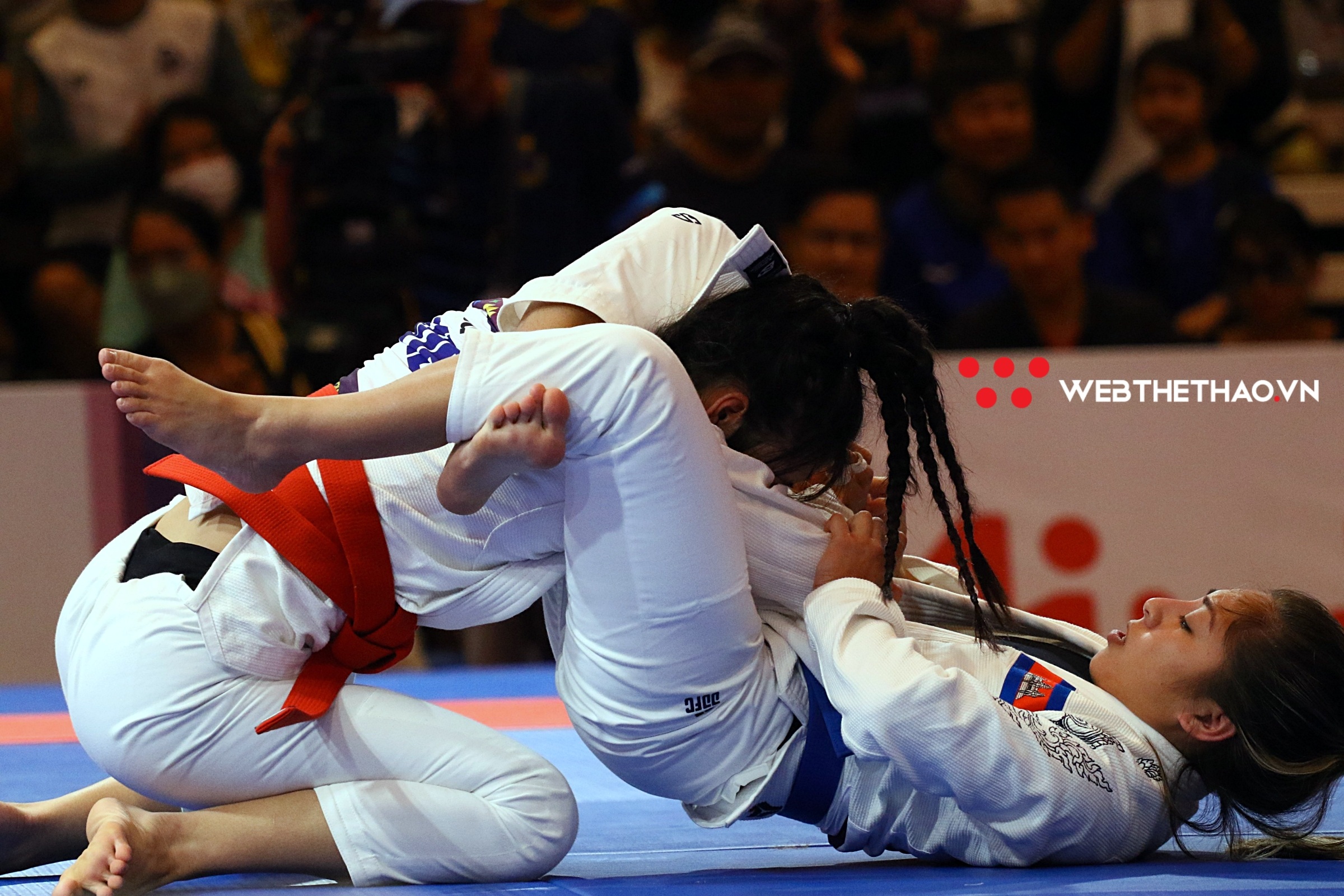 Võ sỹ mang 3 dòng máu của chủ nhà Campuchia "đè nghiến" VĐV Việt Nam ở môn jujitsu SEA Games 32