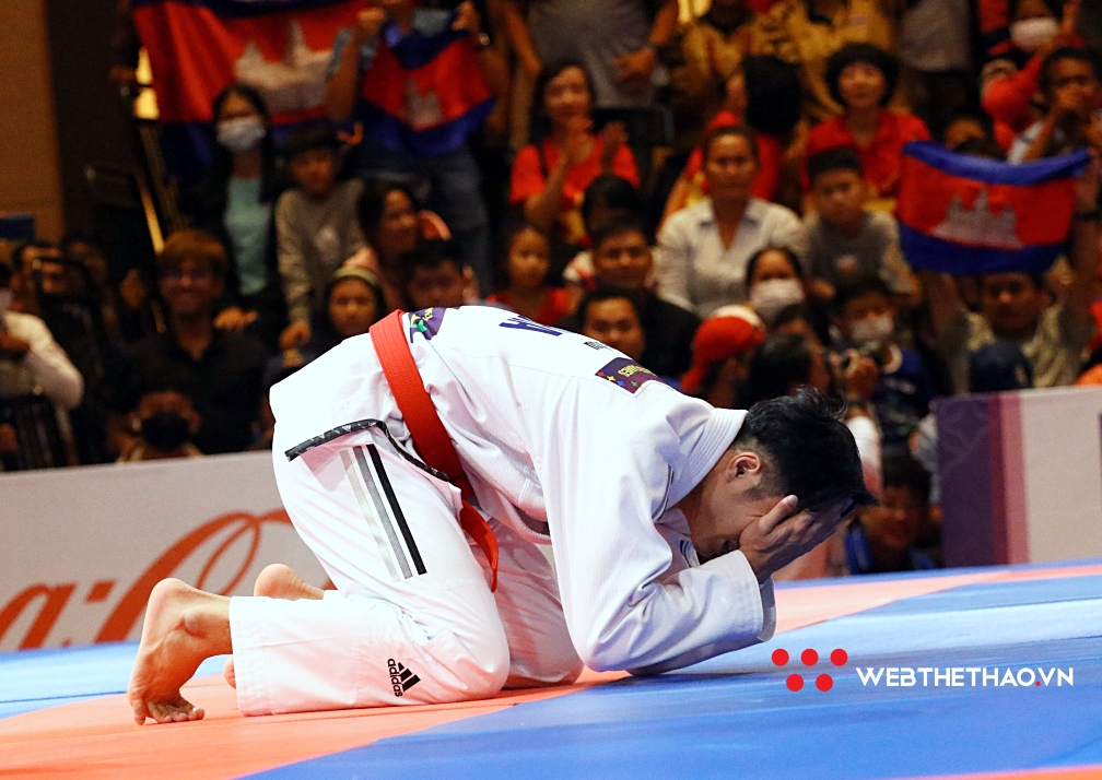 Võ sỹ jujitsu Thái Lan khóc hận, đổ gục khi chứng kiến VĐV chủ nhà Campuchia xếp đầu