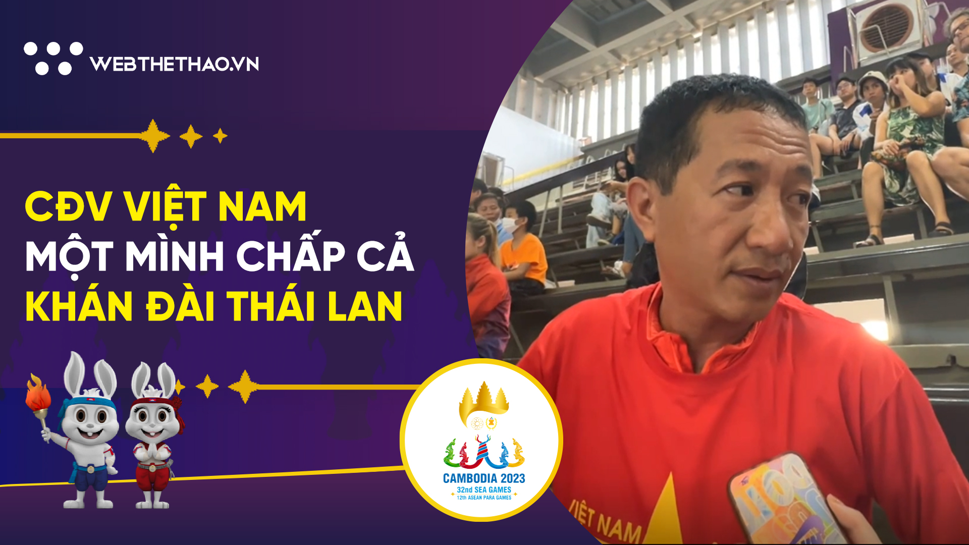 Cổ động viên nhiệt thành của Việt Nam một mình chấp cả khán đài toàn Thái Lan