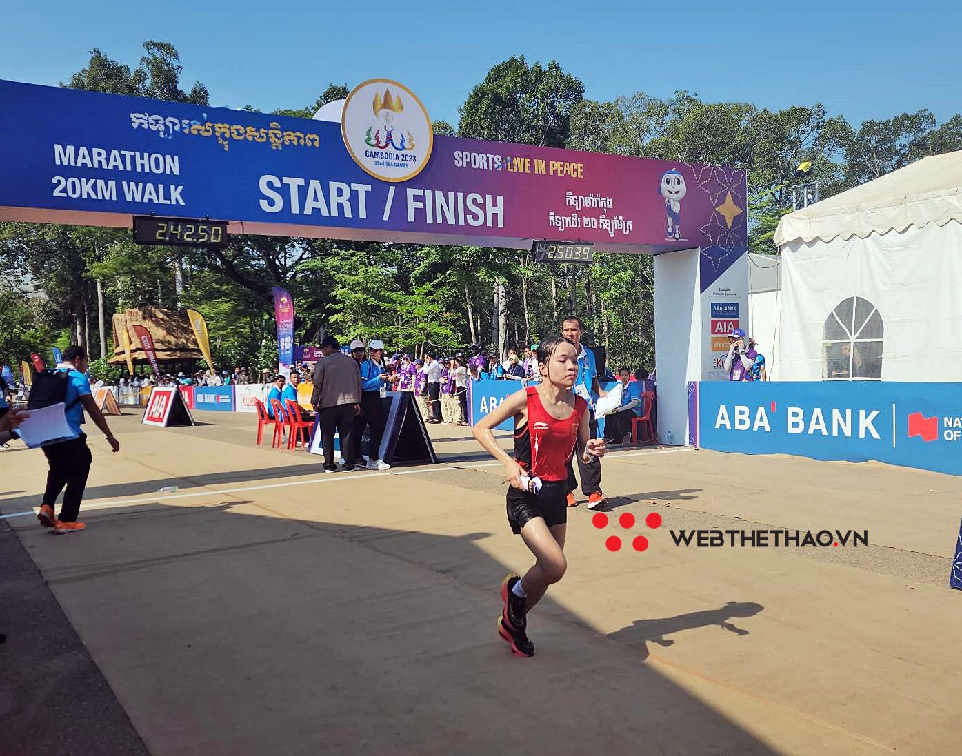 C&ocirc; b&eacute; 37 kg L&ecirc; Thị Tuyết gi&agrave;nh huy chương marathon SEA Games 32, ĐKVĐ Ho&agrave;ng Nguy&ecirc;n Thanh chỉ về ba