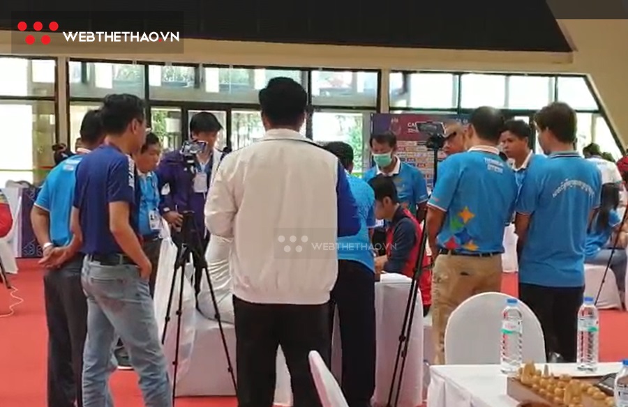 Siêu dị SEA Games 32: Cả chục trọng tài “vây quanh” khi kỳ thủ Việt Nam tranh HCV cờ ốc với Campuchia