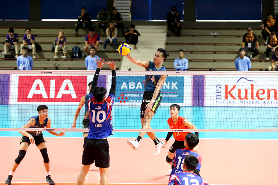 Đội tuyển bóng chuyền nam cán đích vị trí thứ nhì bảng B SEA Games 32