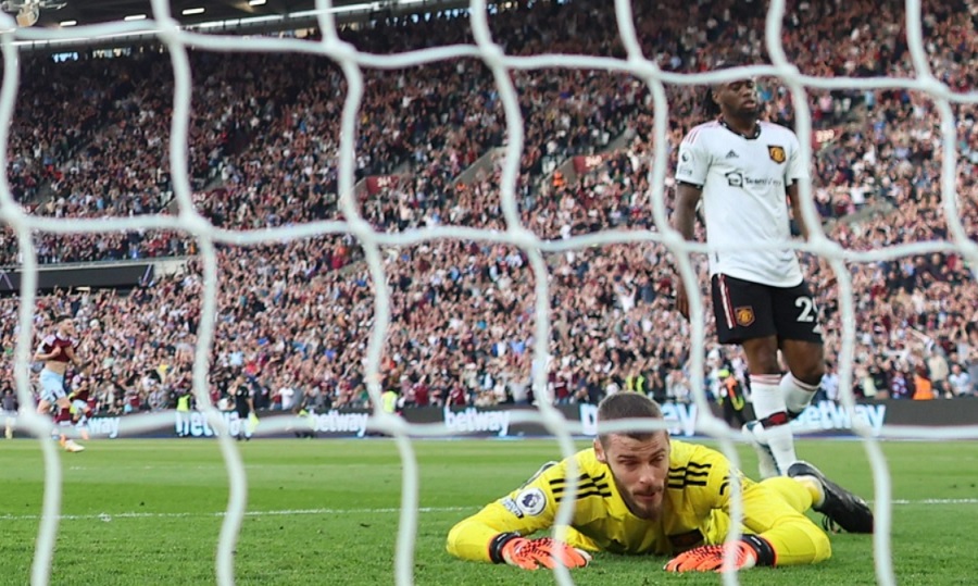De Gea mắc lỗi nghi&ecirc;m trọng, MU thua 2 trận li&ecirc;n tiếp 