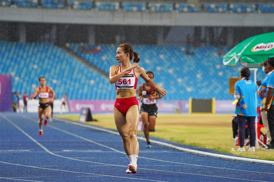 Gây sốc trên đường chạy SEA Games 32, Nguyễn Thị Oanh đi vào thơ và nhạc