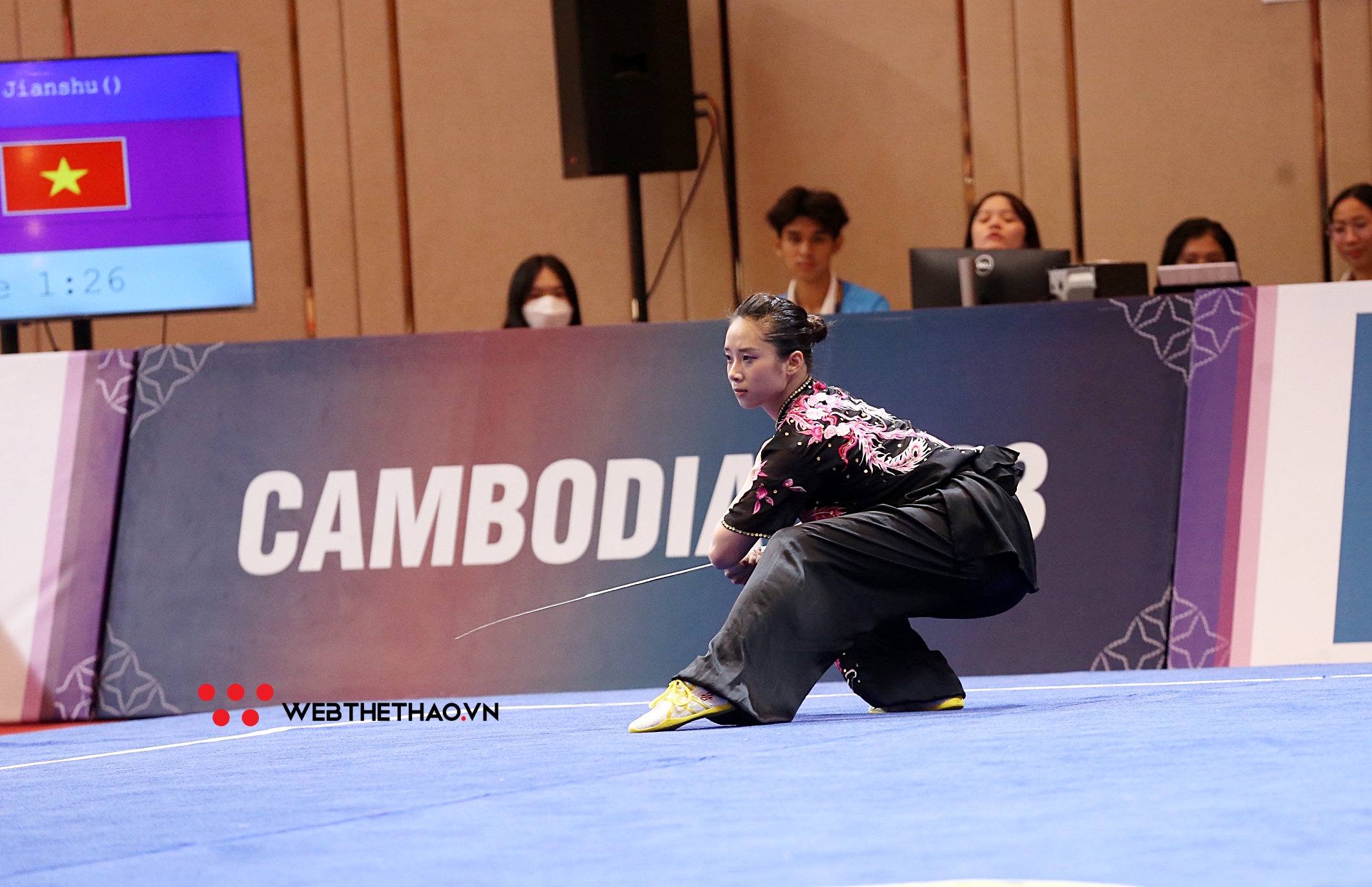 Sinh nhật Vàng của Dương Thúy Vi và "ân huệ" từ bông hồng Wushu
