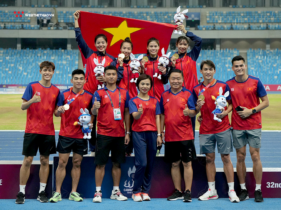 Giành 12 HCV SEA Games 32, ĐT điền kinh Việt Nam nhận thưởng nóng từ Vietcontent Giành 12 HCV SEA Games 32, ĐT điền kinh Việt Nam nhận thưởng nóng từ Vietcontent