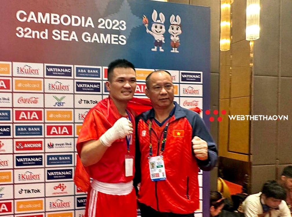 Bùi Phước Tùng đấm knock-out võ sỹ Thái Lan giành HCV boxing SEA Games 32