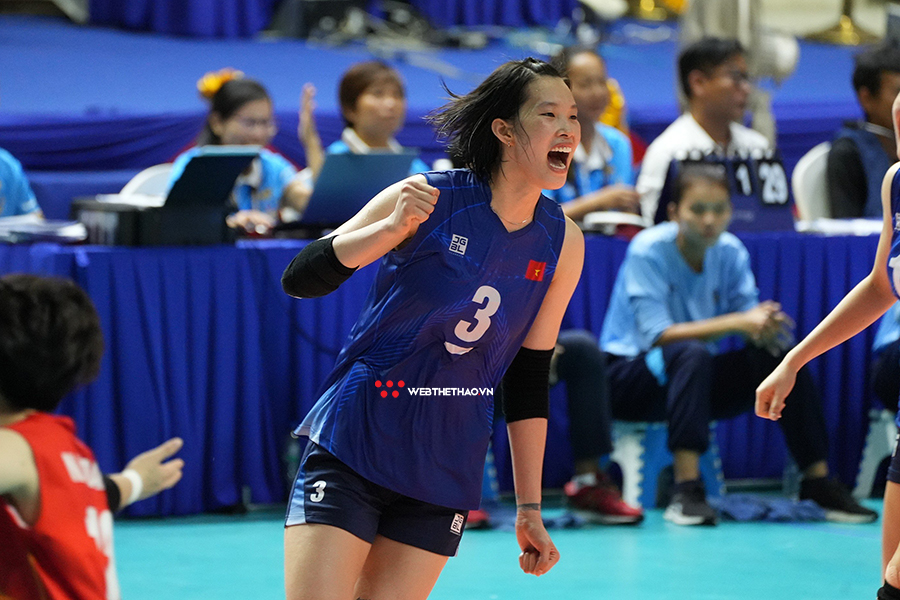 Đội tuyển bóng chuyền nữ Việt Nam ngẩng cao đầu sau trận Chung kết SEA Games 32