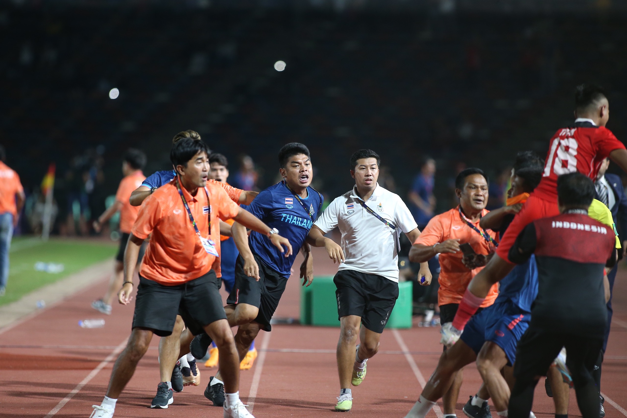Video: U22 Indonesia và U22 Thái Lan hỗn chiến ở chung kết SEA Games 32
