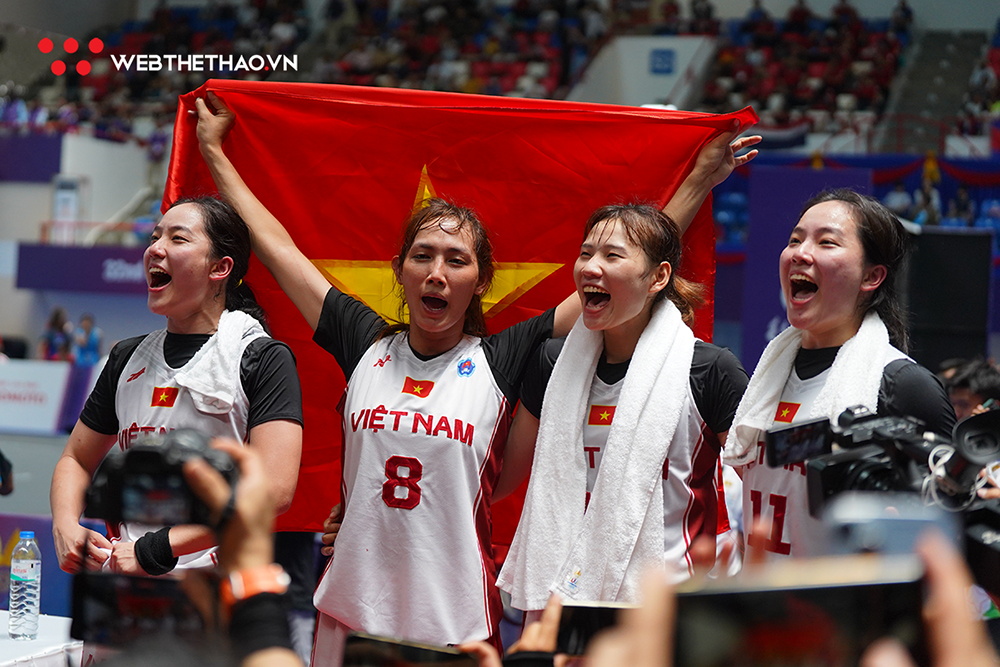 B&oacute;ng rổ Việt Nam tại SEA Games 32 - Kỳ 1: Chiến t&iacute;ch lịch sử v&agrave; niềm vui chưa trọn vẹn