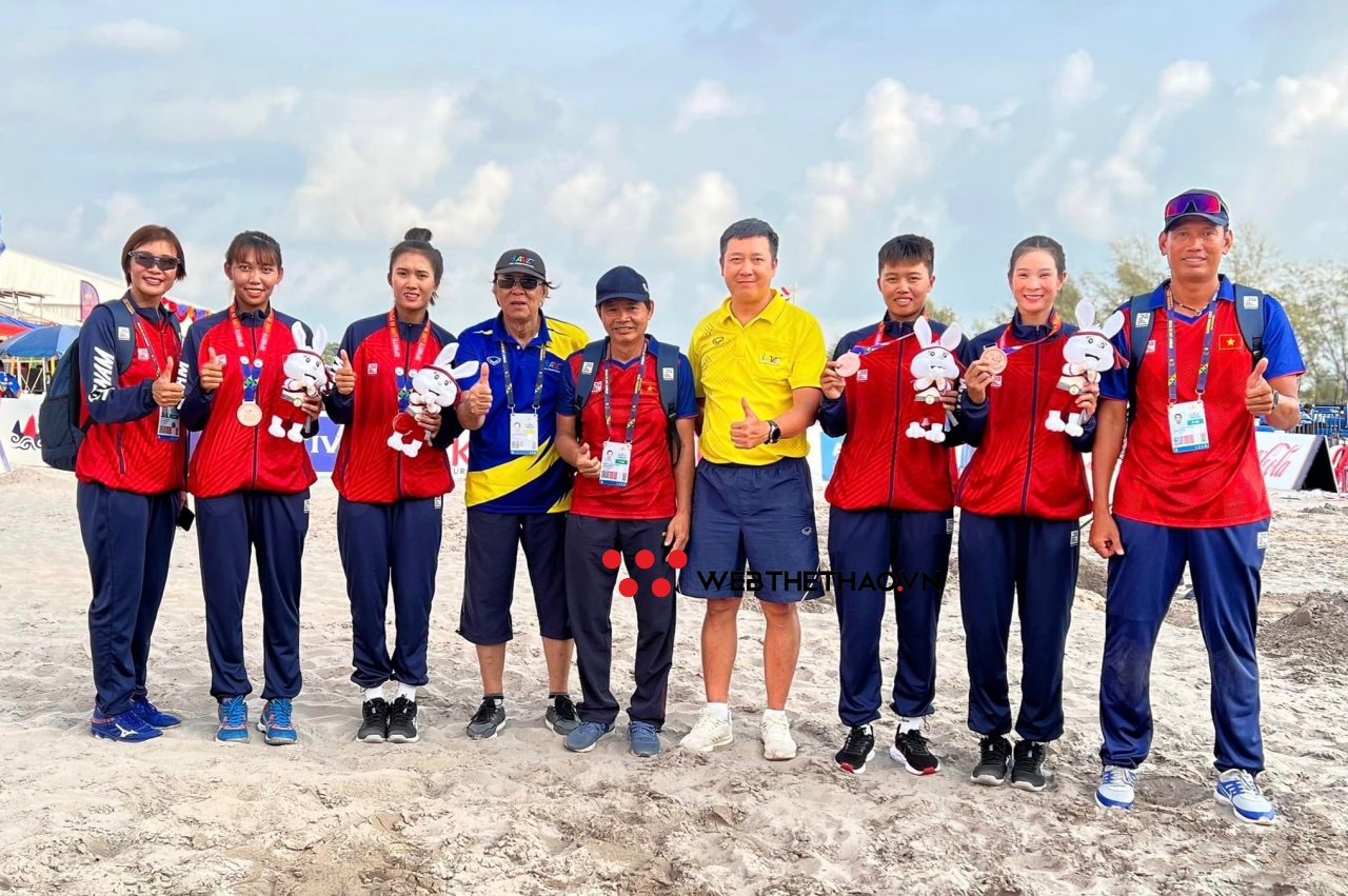 Bóng chuyền bãi biển nữ Việt Nam giành huy chương SEA Games sau 20 năm chờ đợi