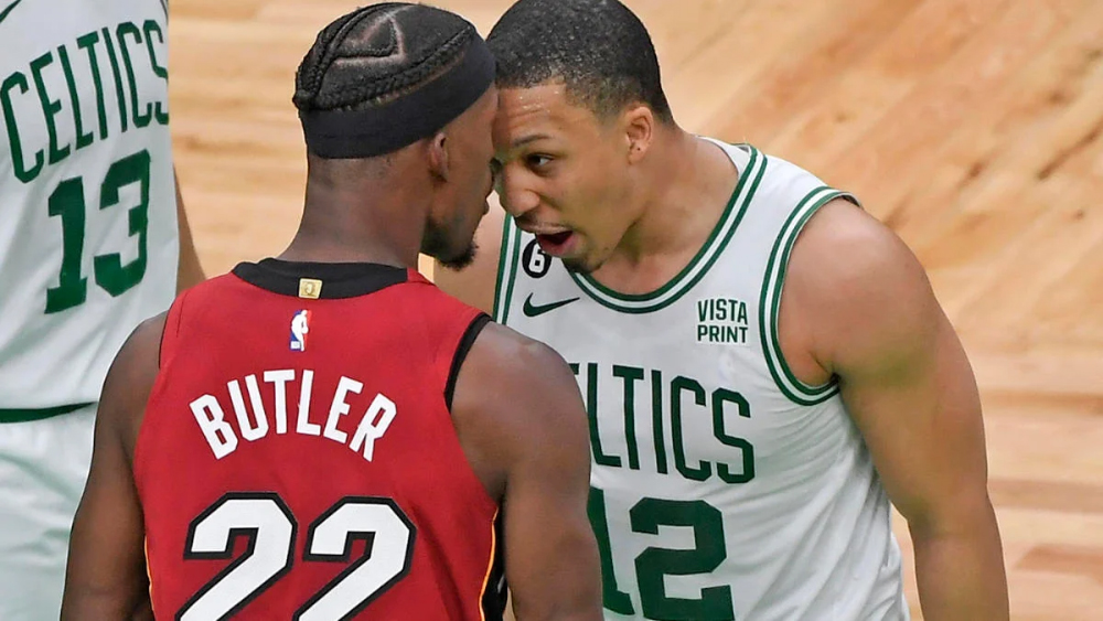 Pha c&agrave; khịa của Grant Williams với Jimmy Butler tại Game 2: Sai người, sai thời điểm
