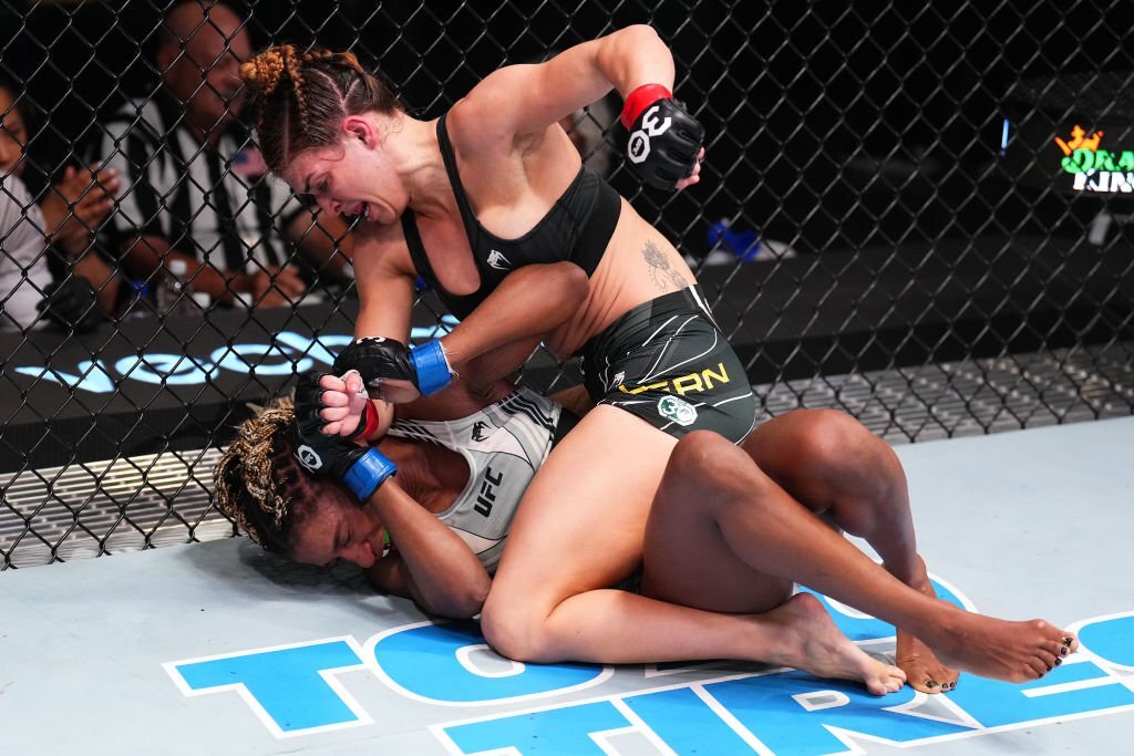 UFC Fight Night 223: Mackenzie Dern trở lại, Joaquin Buckley tung knockout thần sầu