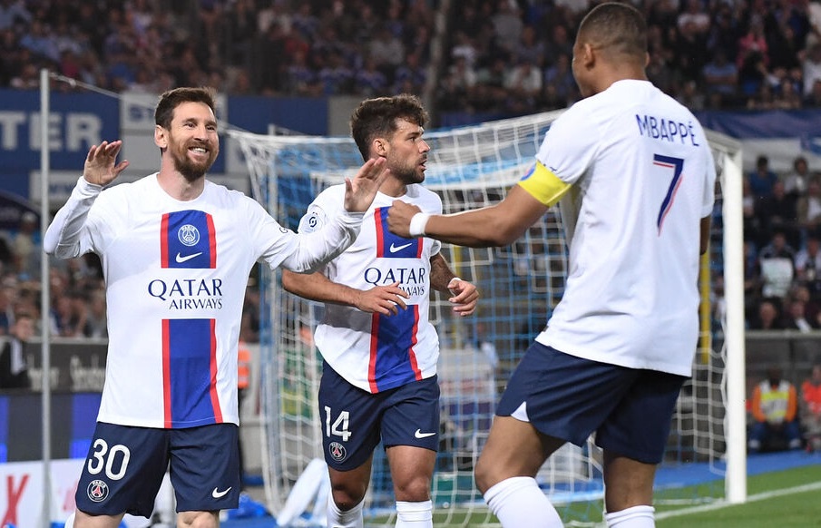 Messi vượt qua số b&agrave;n của Ronaldo trong ng&agrave;y PSG v&ocirc; địch Ligue 1