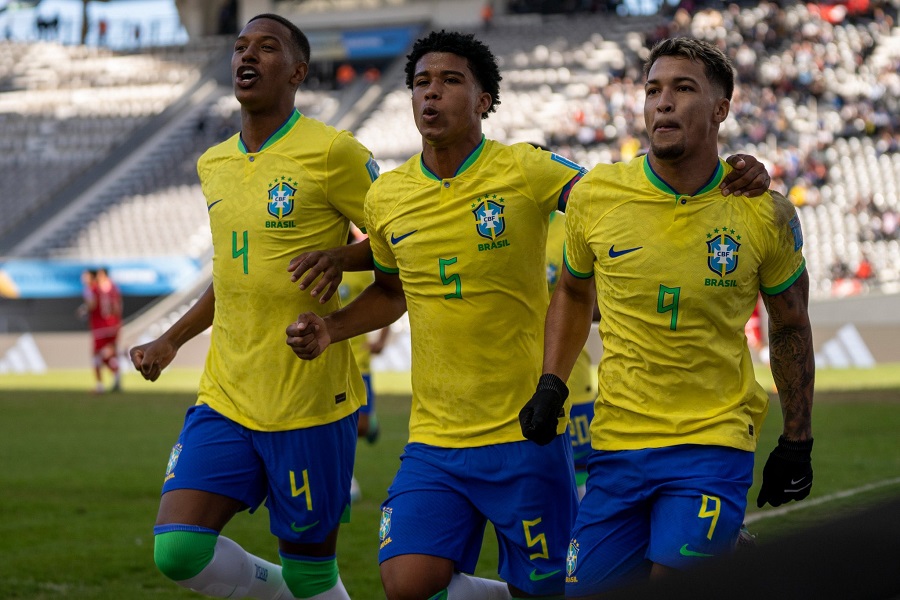 Brazil chơi với 10 người vẫn thắng đậm ở vòng 1/8 giải U20 thế giới Brazil chơi với 10 người vẫn thắng đậm ở vòng 1/8 giải U20 thế giới