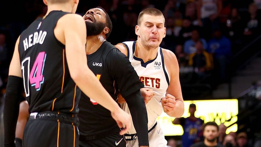 NBA Finals 2023: Jimmy Butler giải toả căng thẳng từ pha va chạm Heat - Nuggets 2 năm trước