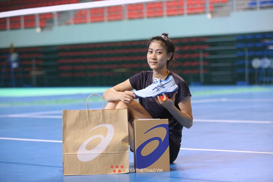 Đội tuyển b&oacute;ng chuyền nữ Việt Nam nhận qu&agrave; đặc biệt từ ASICS
