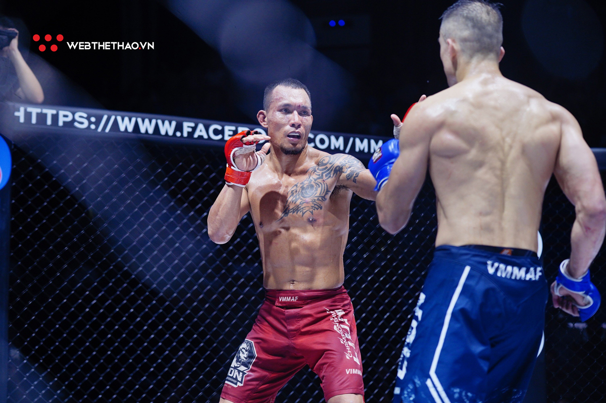 Trần Quang Lộc đ&aacute;nh bại Kamil, thắng trận bảo vệ đai đầu ti&ecirc;n ở LION Championship 06