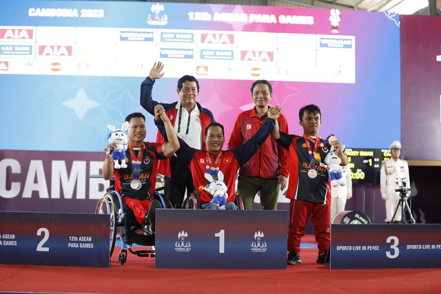 Nhà vô địch Paralympic Lê Văn Công vô đối, giành 2 HCV cử tạ ASEAN Para Games 2023