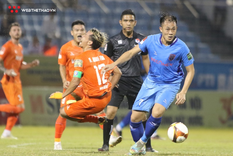 Cựu vương V.League Đà Nẵng và Bình Dương kìm chân nhau, tạo kỷ lục đáng buồn