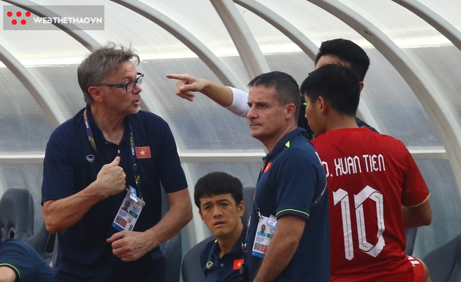 100 c&acirc;̀u thủ Vi&ecirc;̣t Nam nằm trong t&acirc;̀m ngắm của HLV Troussier cho mục ti&ecirc;u dự World Cup 2026