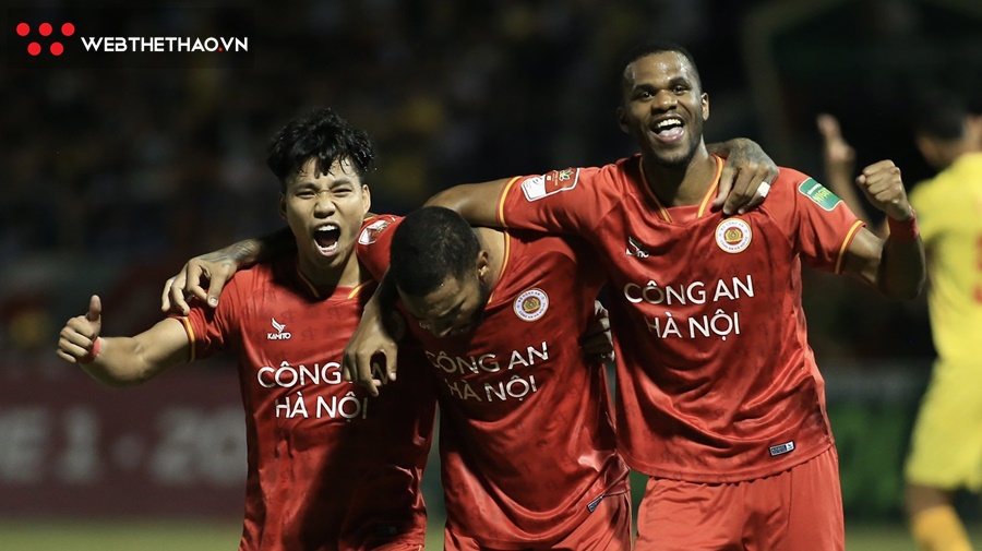Xé toang hàng thủ chắc nhất V.League, CAHN đè bẹp Thanh Hóa, áp sát vị trí số 1 của đối thủ