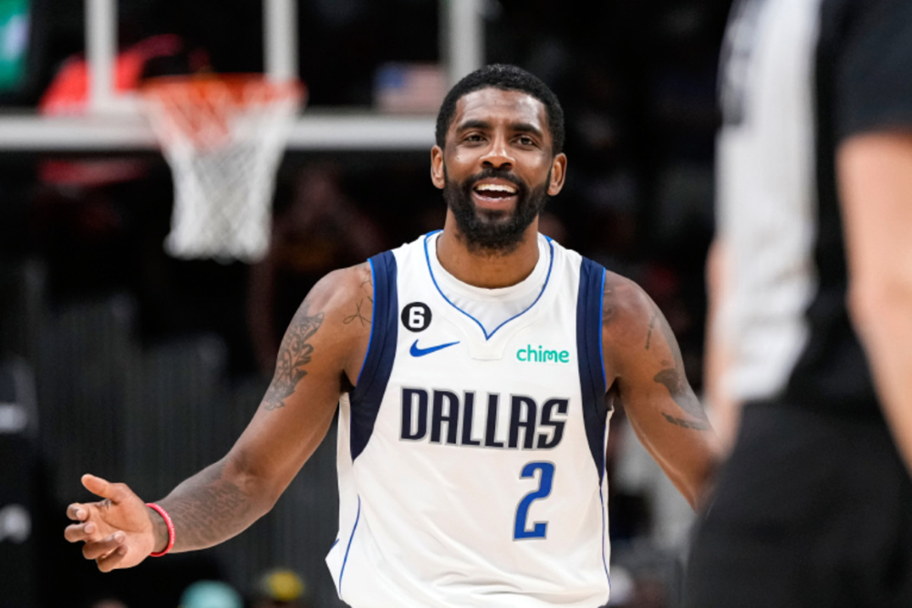 Kyrie Irving muốn ở lại Dallas Mavericks chờ LeBron James, dập tắt tin đồn đến LA Lakers? Kyrie Irving muốn ở lại Dallas Mavericks chờ LeBron James, dập tắt tin đồn đến LA Lakers?
