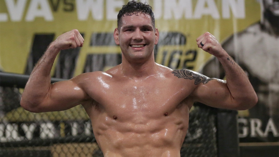 UFC 292: Cựu vương Chris Weidman trở lại sàn đấu ở tuổi 38 sau cú gãy chân
