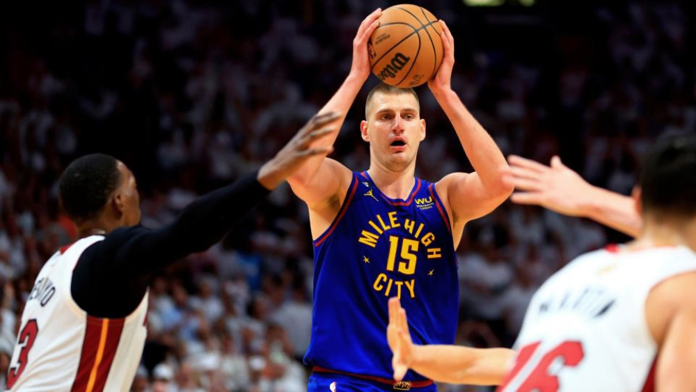 Nikola Jokic và Murray cùng có triple-double 30 điểm, Denver dẫn trước 2-1 tại NBA Finals