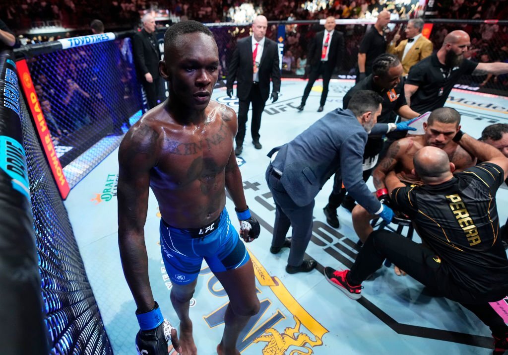 Israel Adesanya ra điều kiện cho trận đấu thứ 5 với Alex Pereira